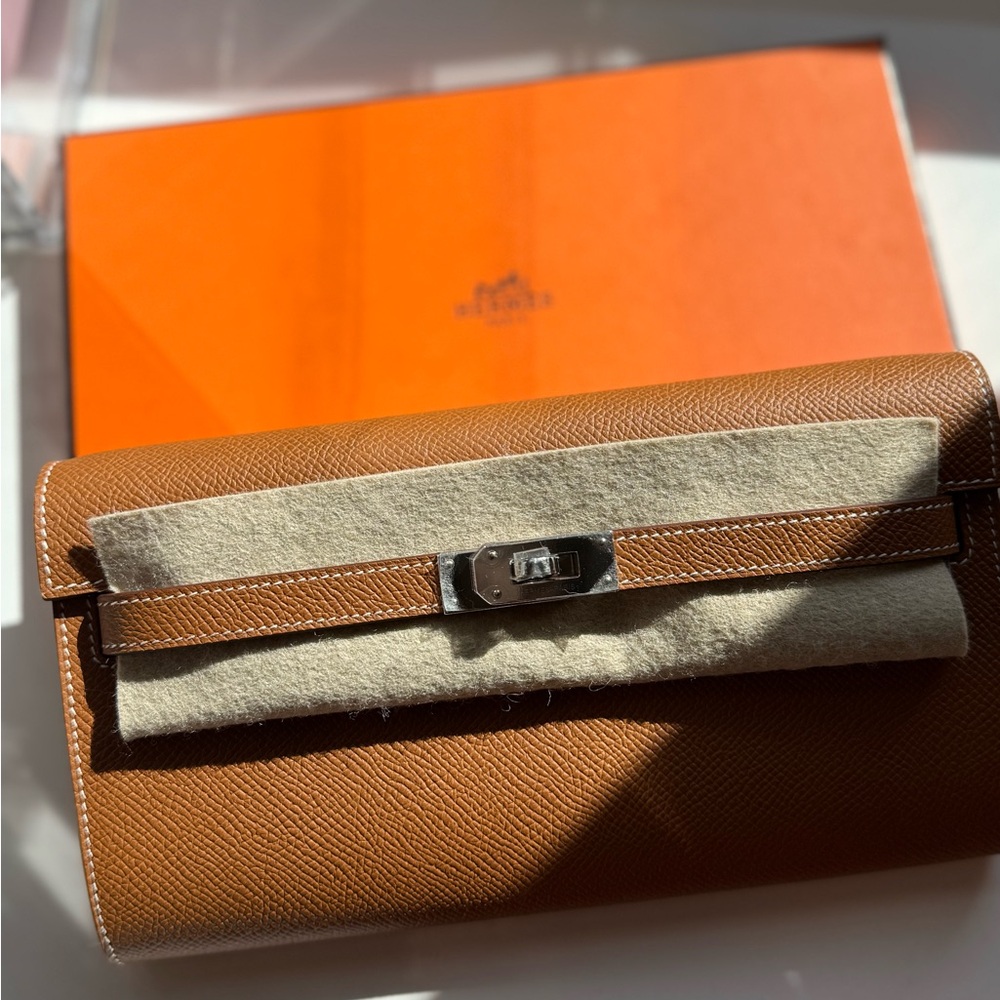 Hermès Kelly To-Go Wallet in Gold PHW - Picture 3 of 7